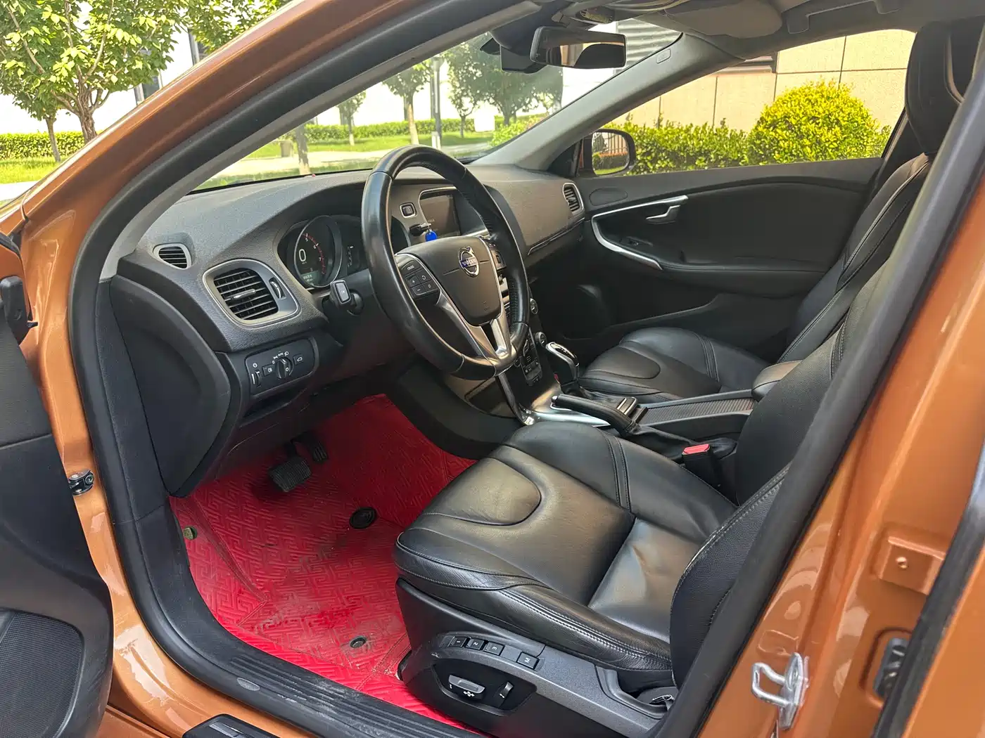 Фото 5 - Volvo V40