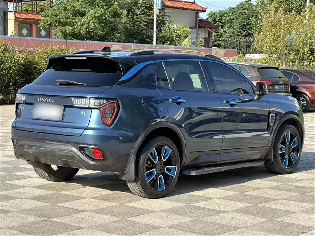 Lynk & Co 01 2017 2.0T 2WD Pro Shine Edition фото 7