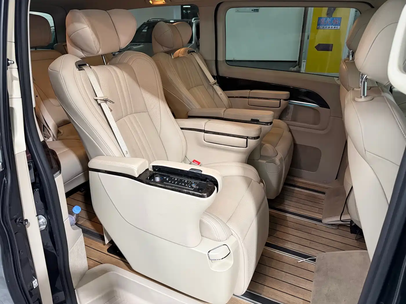 Mercedes-Benz V-Class 2017 Model V 260 Premium Edition фото 9