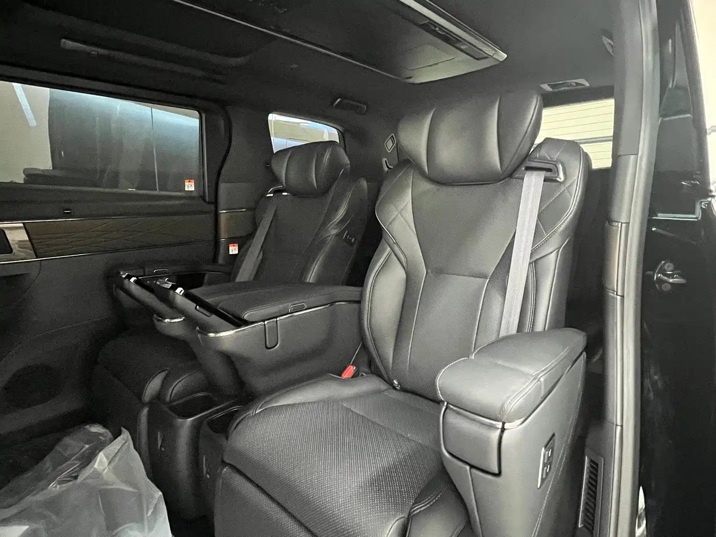 Toyota Alphard 2024 Hybrid 2.5L Ultimate Enjoyment Edition фото 7