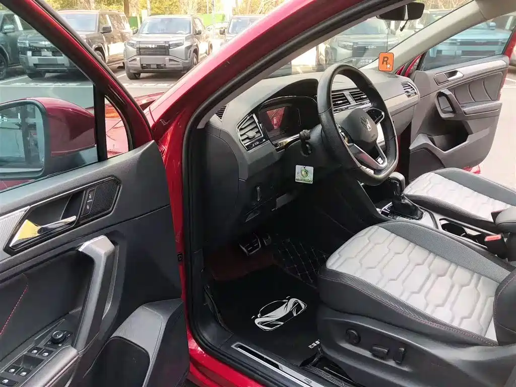 VOLKSWAGEN TIGUAN X