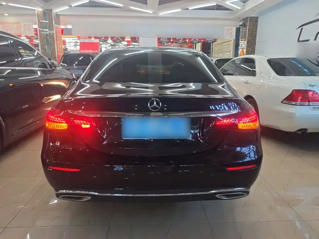 Фото 6 - Mercedes-Benz E-Class