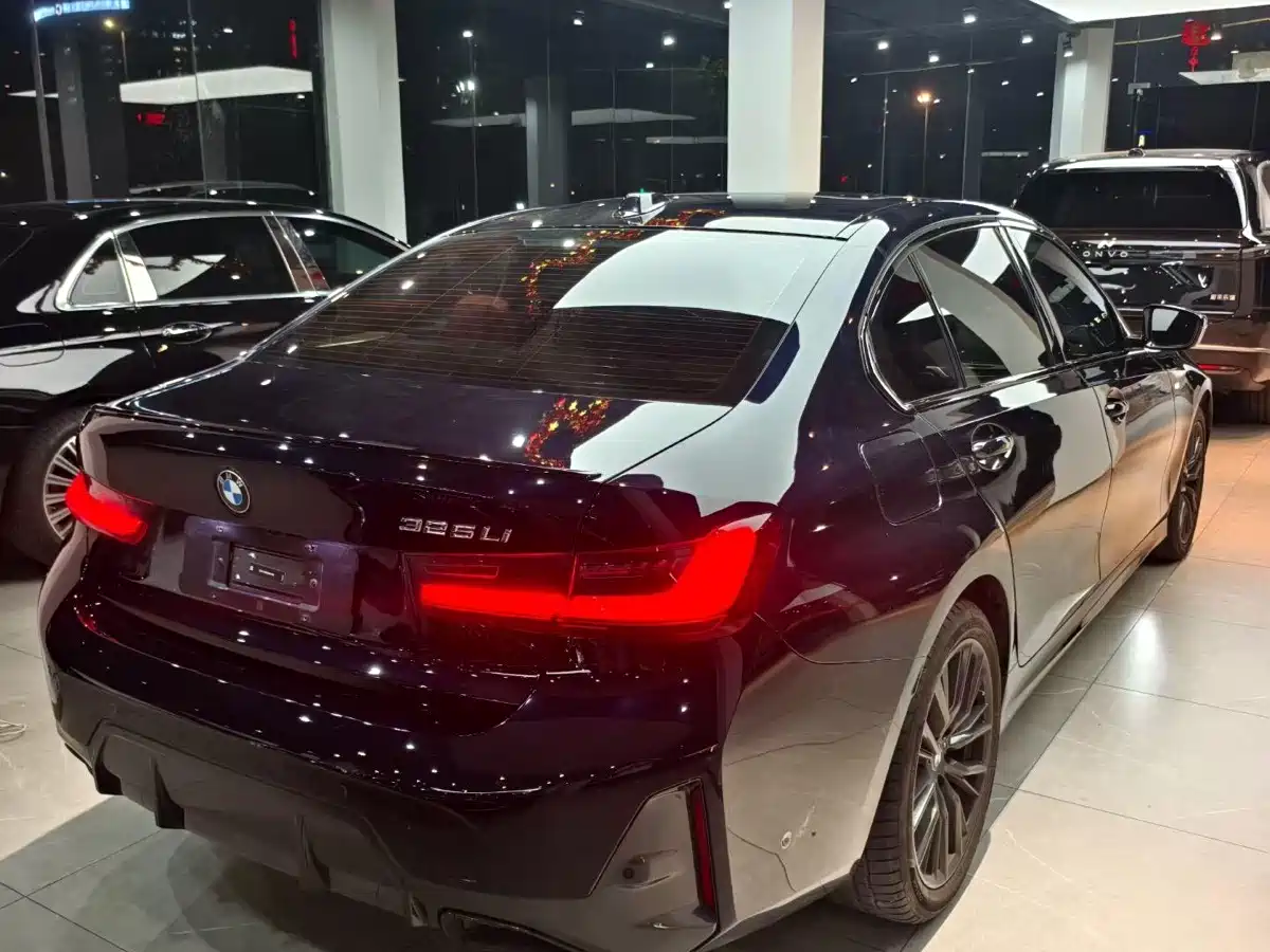 BMW 3 Series 2024 325Li M Sport Shadowline Package фото 9