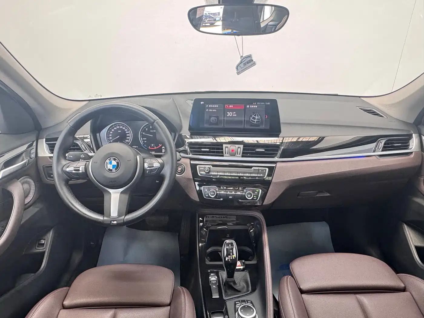 BMW X1 2022 sDrive20Li Premium фото 14