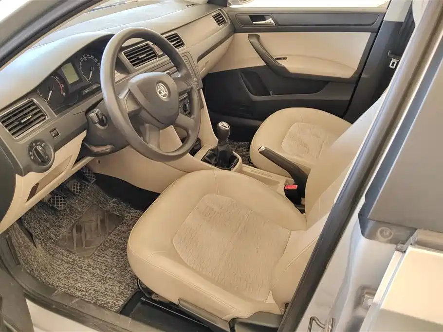 Škoda Rapid 2013 1.6L Manual Smart Selection фото 9