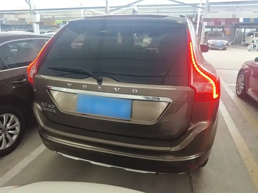Фото 6 - Volvo XC60
