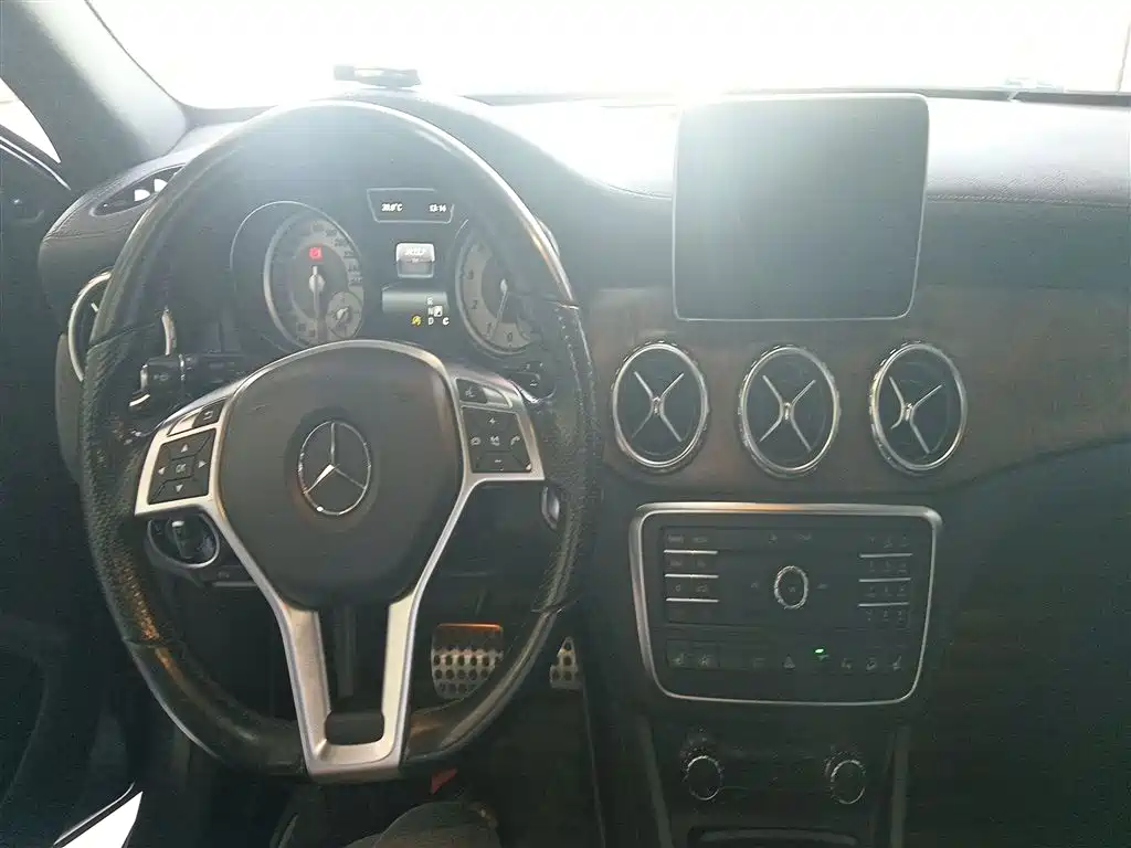 Mercedes-Benz GLA 2016 GLA 260 4MATIC Sport фото 10
