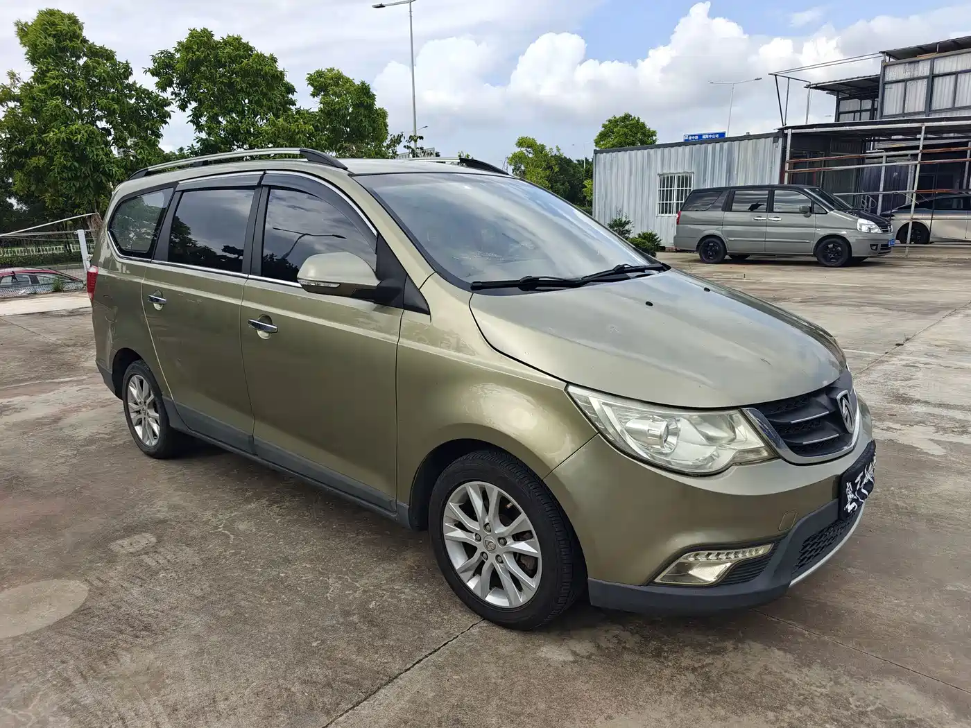 Photo 3 - Baojun 730