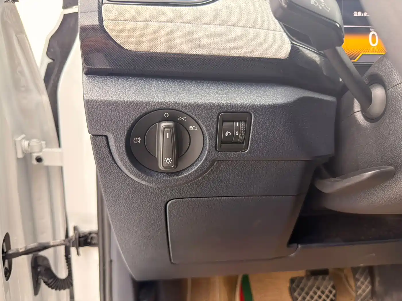 Volkswagen Tharu 2025 2025 Model Rising Star 1.5L Advance Edition