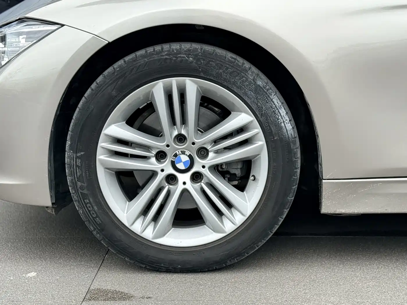BMW 3 Series 2018 318Li фото 9