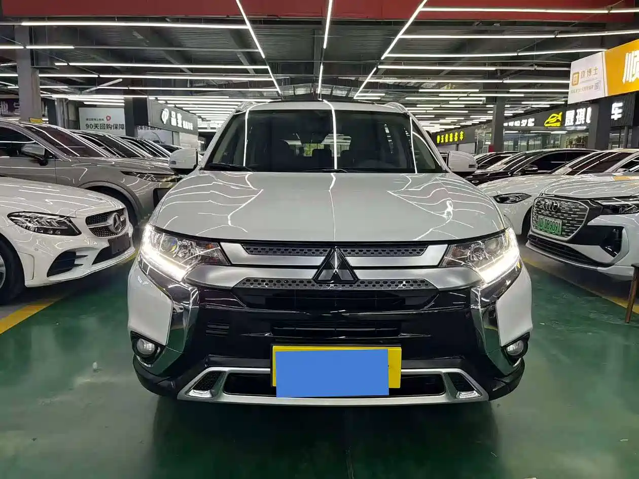 Mitsubishi Outlander 2019 2.0L 2WD Enjoy 7-Seater China VI фото 2