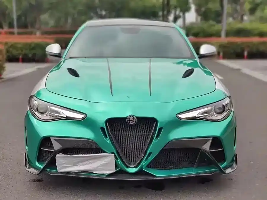Alfa Romeo Giulia 2017 2.0T 280HP Luxury Edition фото 11