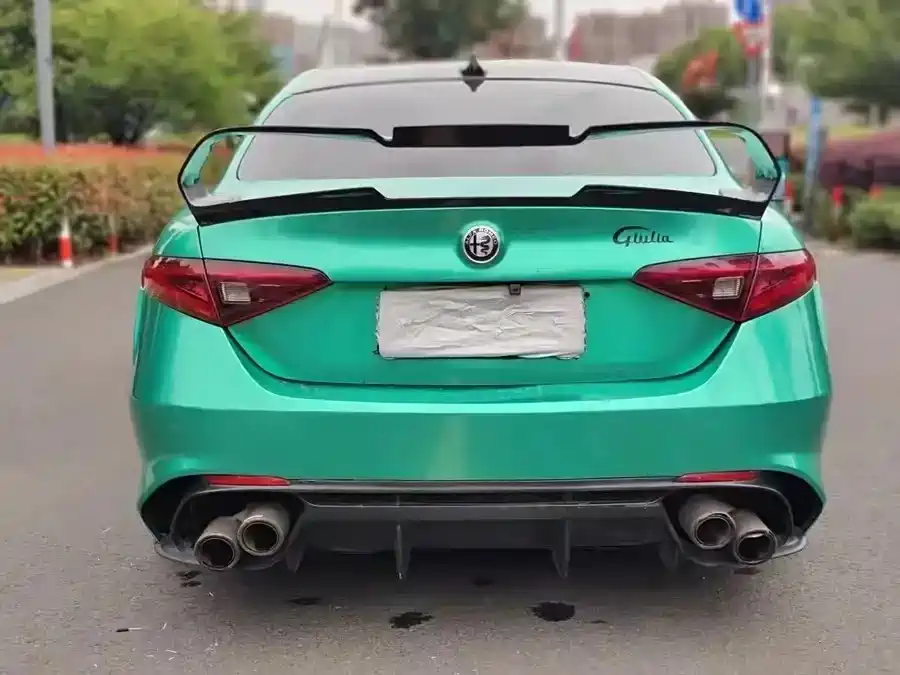Alfa Romeo Giulia 2017 2.0T 280HP Luxury Edition фото 9