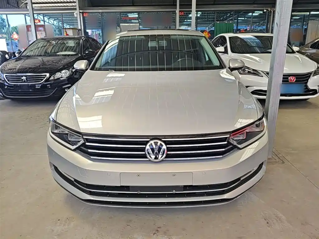Volkswagen Magotan 2017 330TSI DSG Leading фото 3