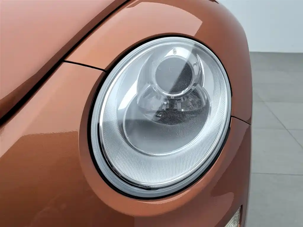 Volkswagen Beetle 2010 1.8T BlackOrange Luxury Edition фото 7