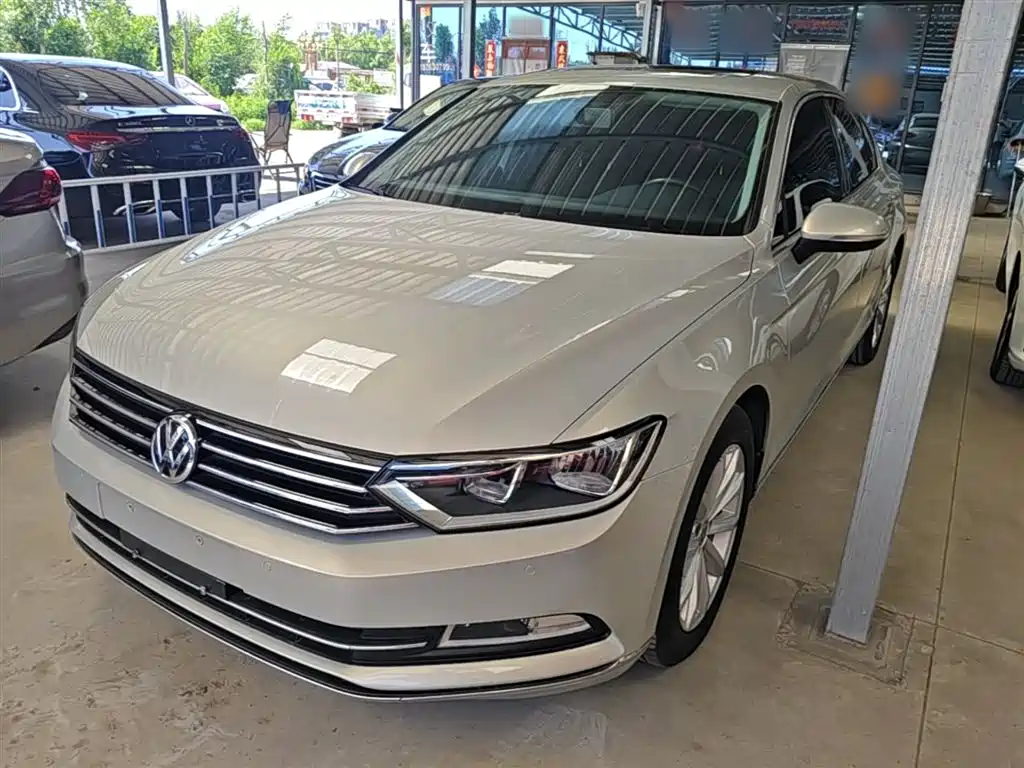 Volkswagen Magotan 2017 330TSI DSG Leading фото 2