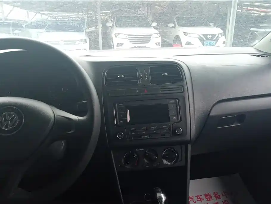 Volkswagen Polo 2016 1.4L Automatic Trend фото 13