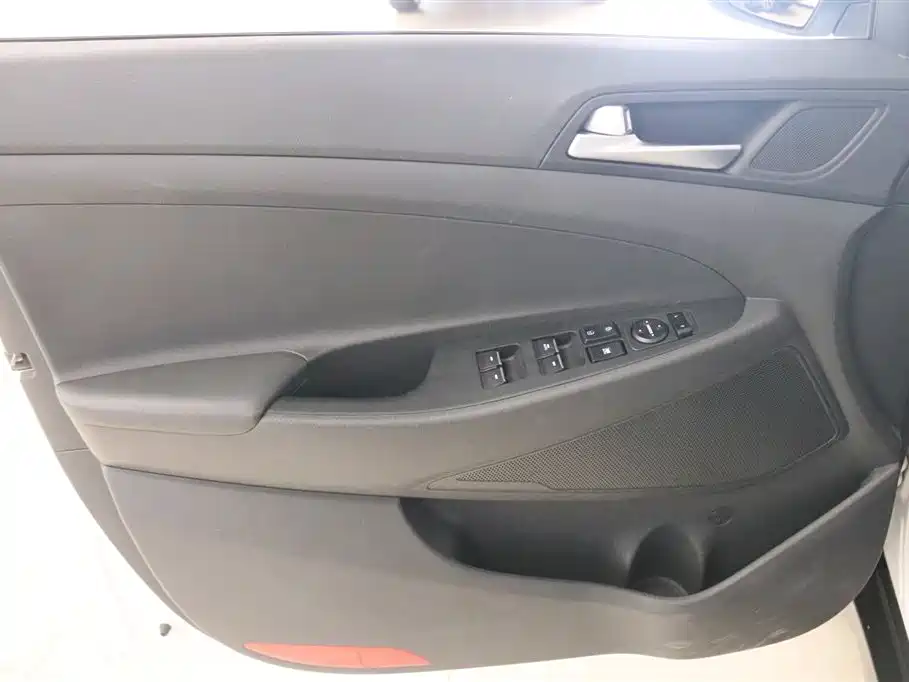 Hyundai Tucson 2015 1.6T Dual Clutch 2WD Smart фото 12