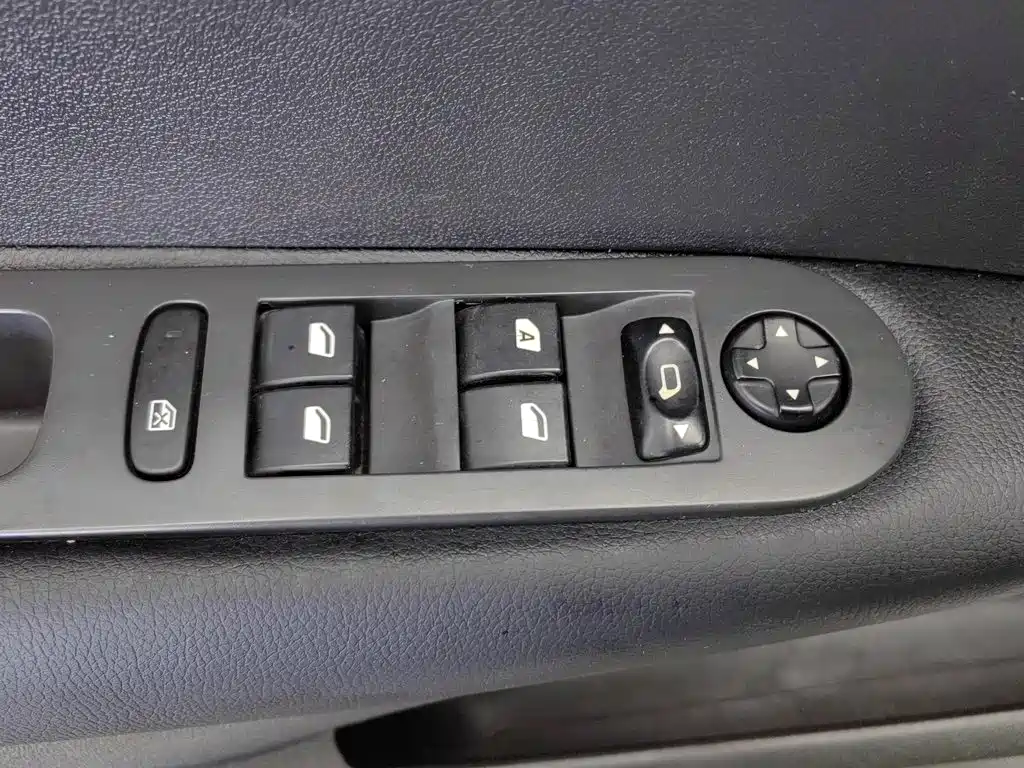 صورة 9 - Peugeot 308
