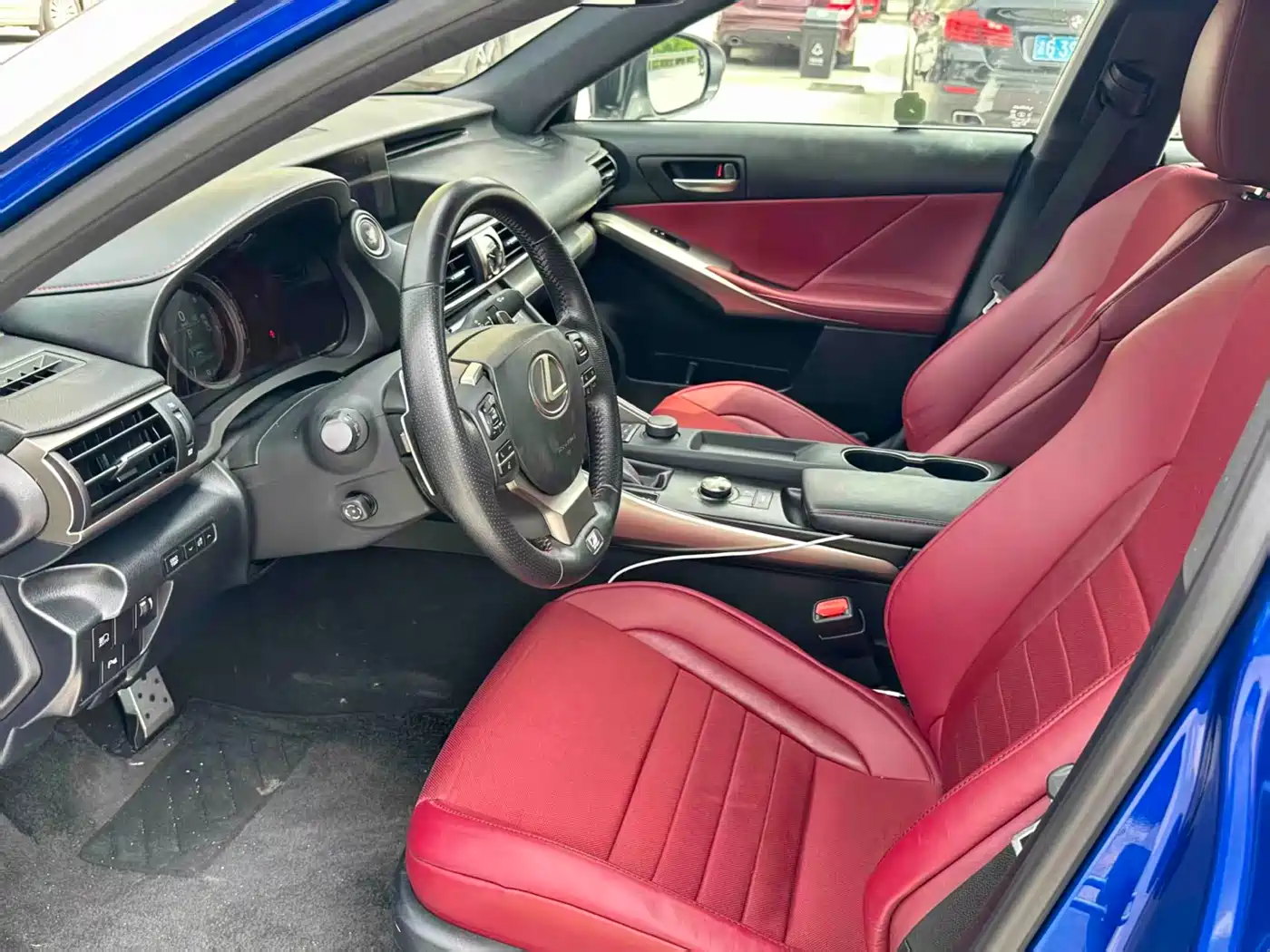 Lexus IS 2017 300 F SPORT фото 10