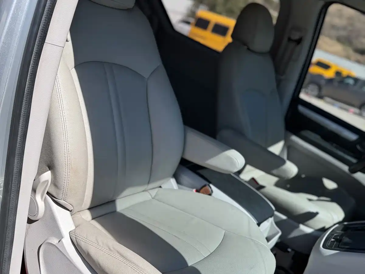 SAIC Maxus Maxus G10 2015 2015 2.0T Automatic Commemorative Edition