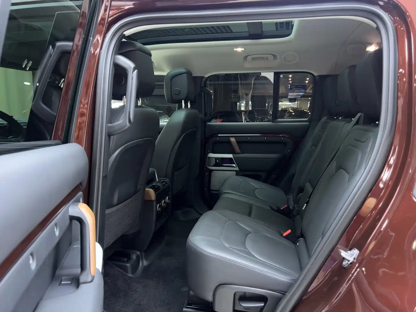 Land Rover Defender 2023 Model Year 130 3.0T P400 HSE фото 14