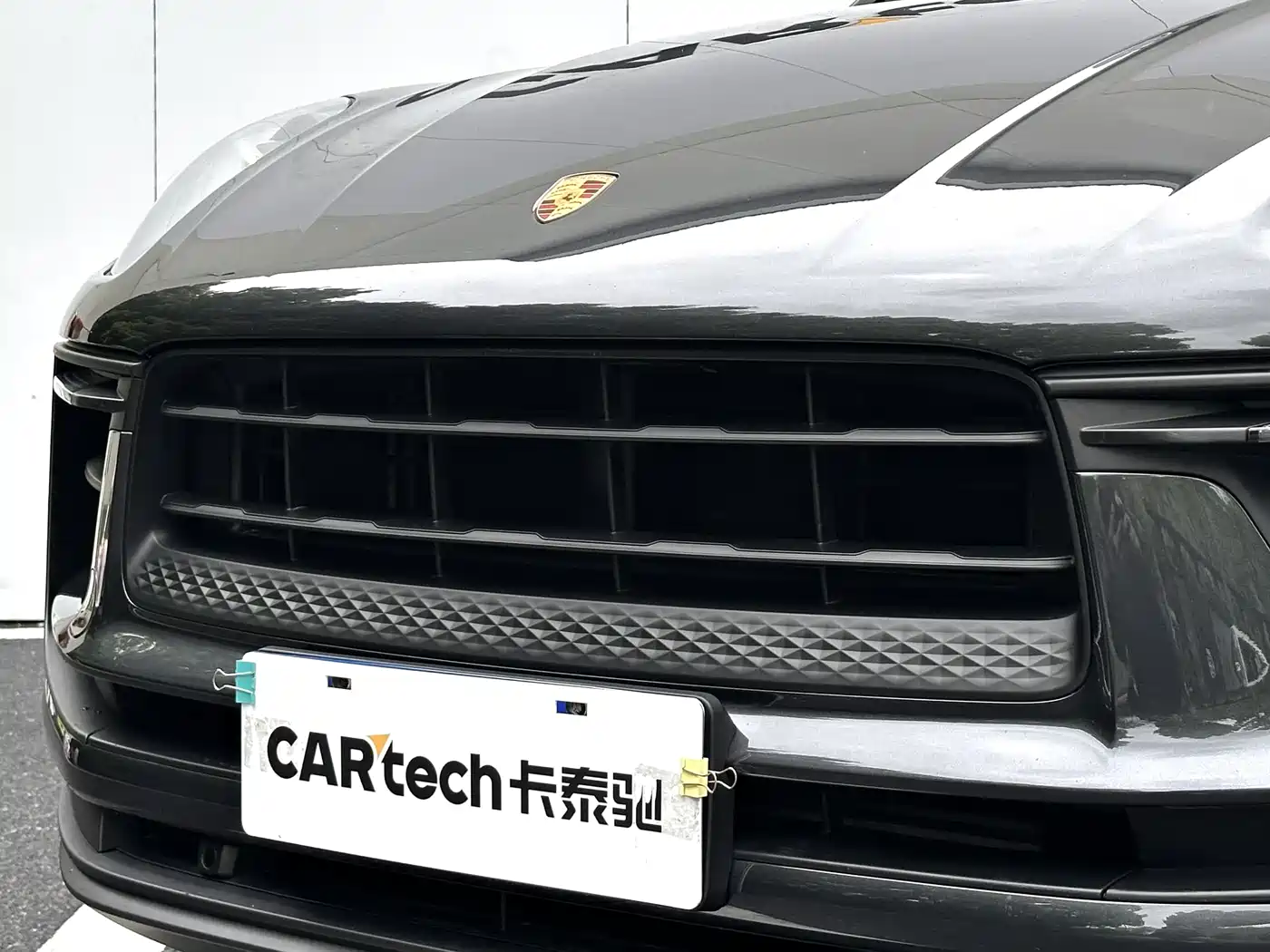 PORSCHE MACAN