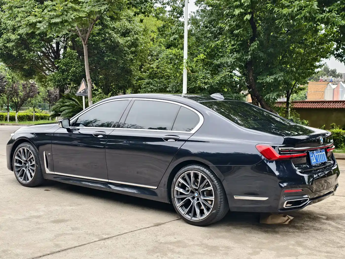 BMW 7 Series 2021 Model 740Li Leading M Sport Package фото 7