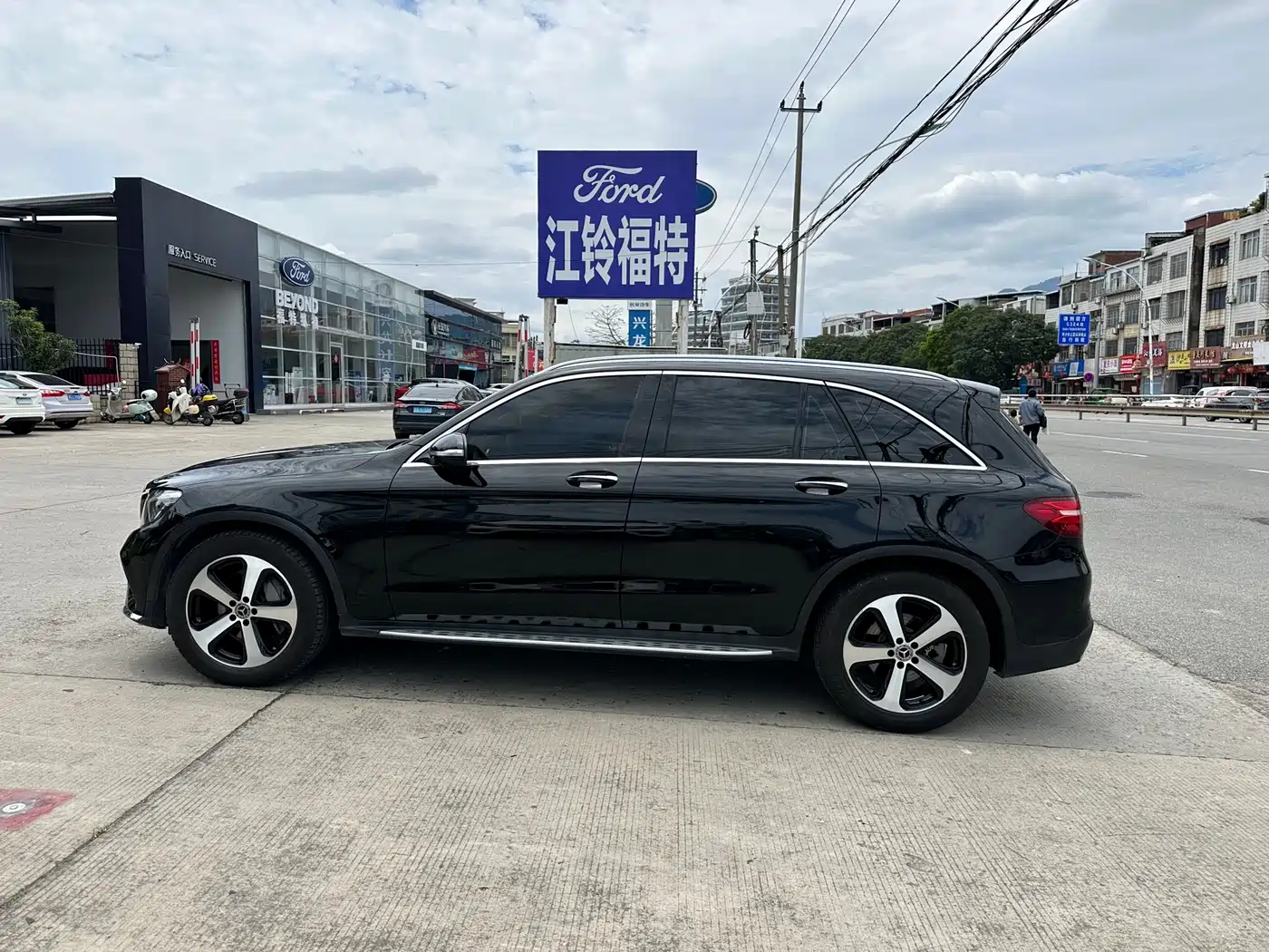 Mercedes-Benz GLC 2019 GLC 260 L 4MATIC Luxury фото 4