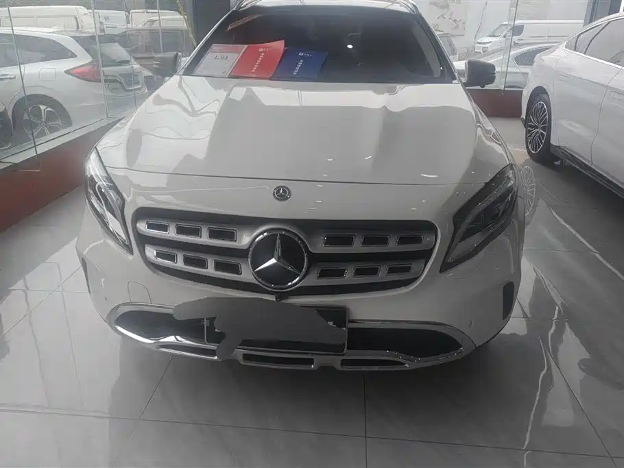 Mercedes-Benz GLA 2018 GLA 200 Fashion фото 2