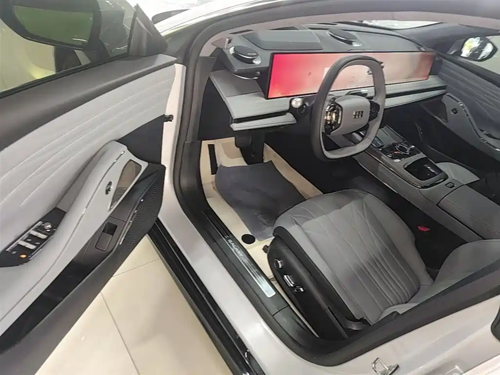 Geely Galaxy Galaxy E8 2025 700km Long Voyage Smart Drive Edition фото 16