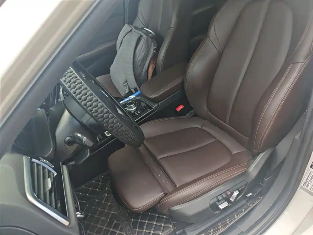 BMW 1-SERIES