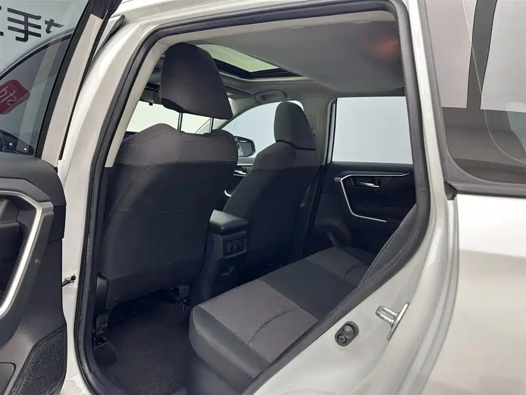 Toyota RAV4 Rongfang 2022 Hybrid 2.5L E-CVT 2WD Elite Edition фото 20