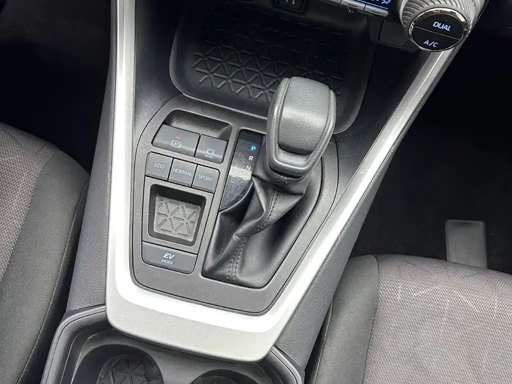 Toyota RAV4 Rongfang 2022 Hybrid 2.5L E-CVT 2WD Elite Edition фото 13