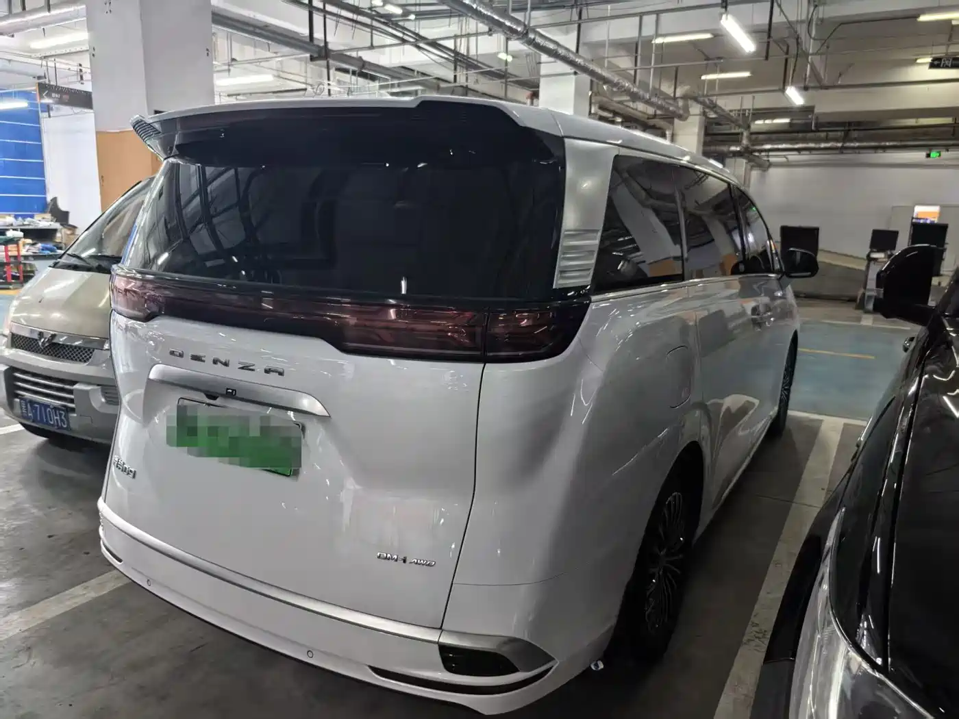 Denza D9 2022 DM-i 970 All-Wheel Drive Honor Edition фото 8