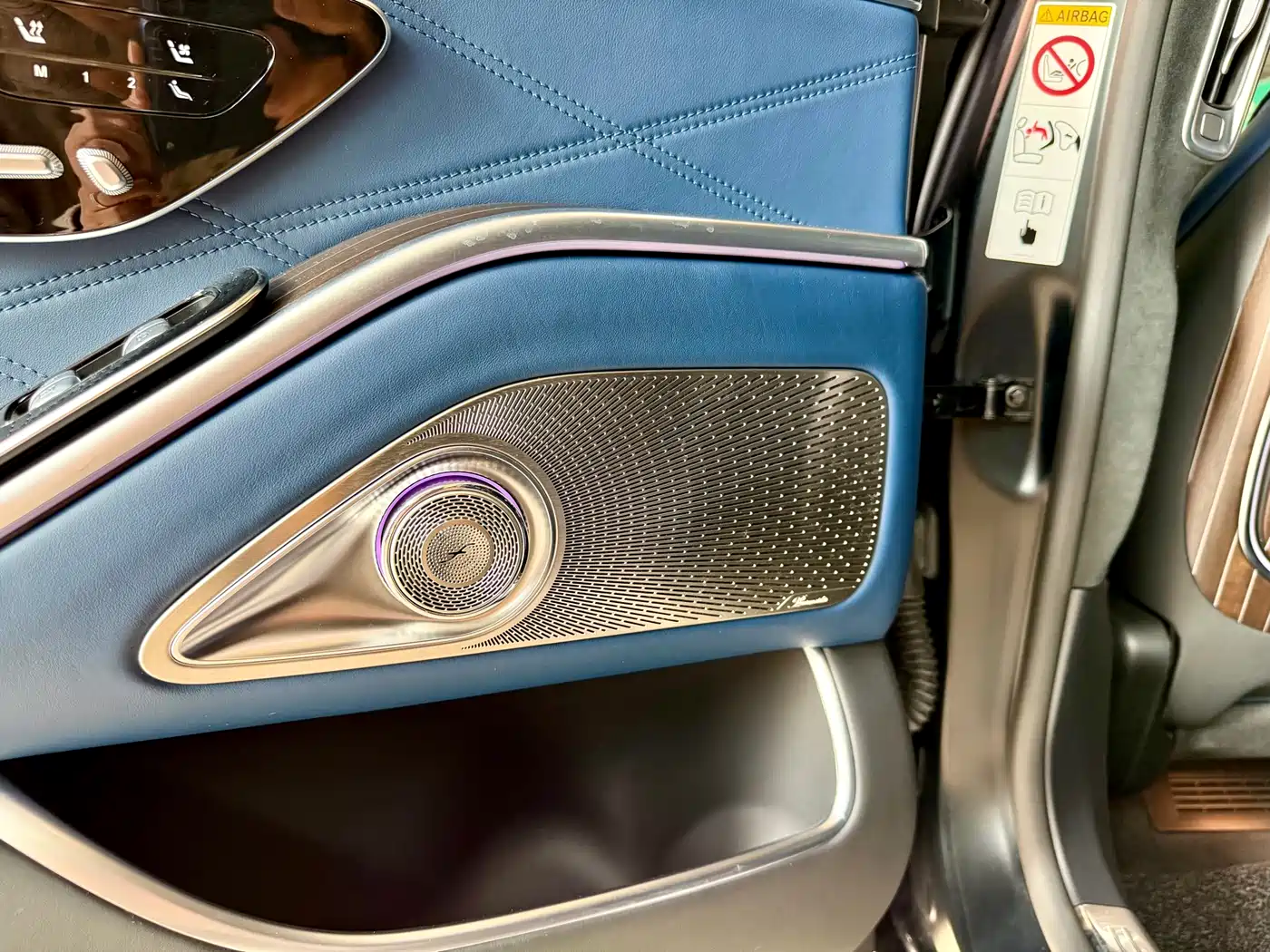 Mercedes-Benz Maybach S-Class 2022 S 680 4MATIC Craftsmanship Limited Launch Edition фото 32