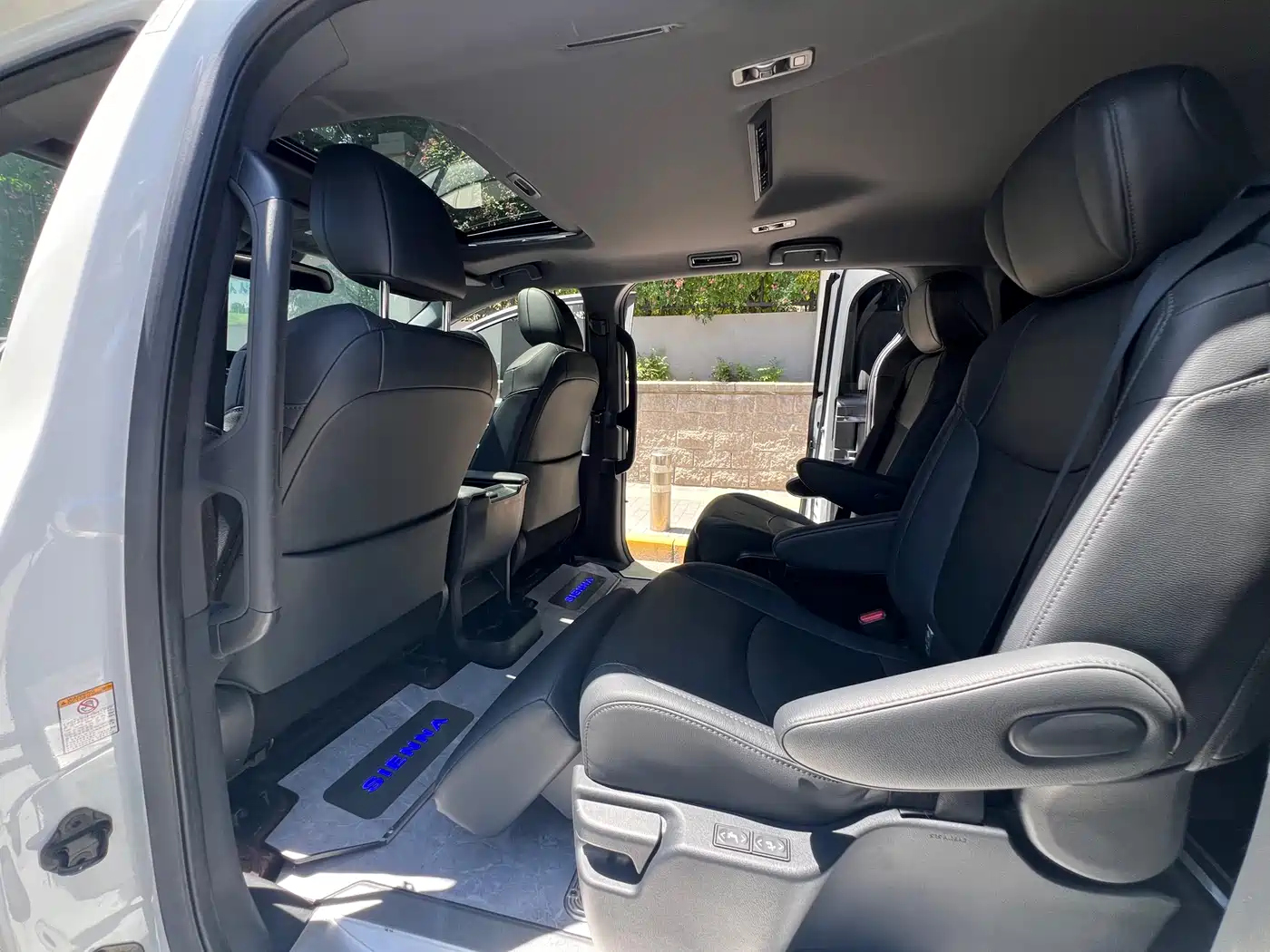 Toyota Sienna 2021 2.5L Hybrid Premium Edition фото 8