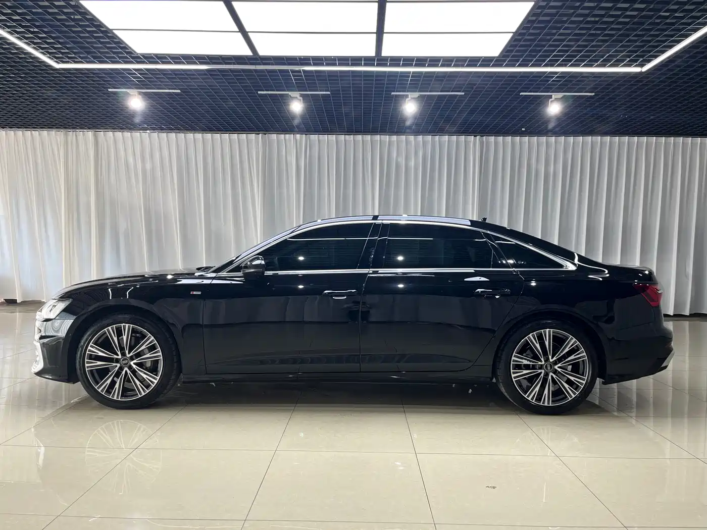 Audi A6L 2024 45 TFSI quattro Exclusive Dynamic фото 4