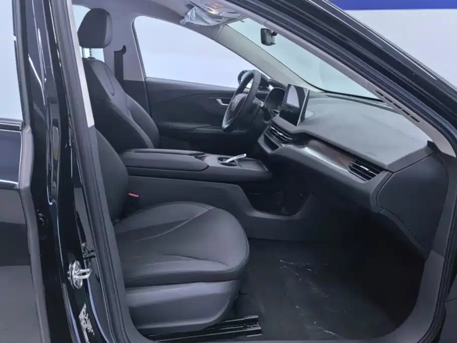 Hongqi E-QM5 2026 2025 610km PLUS