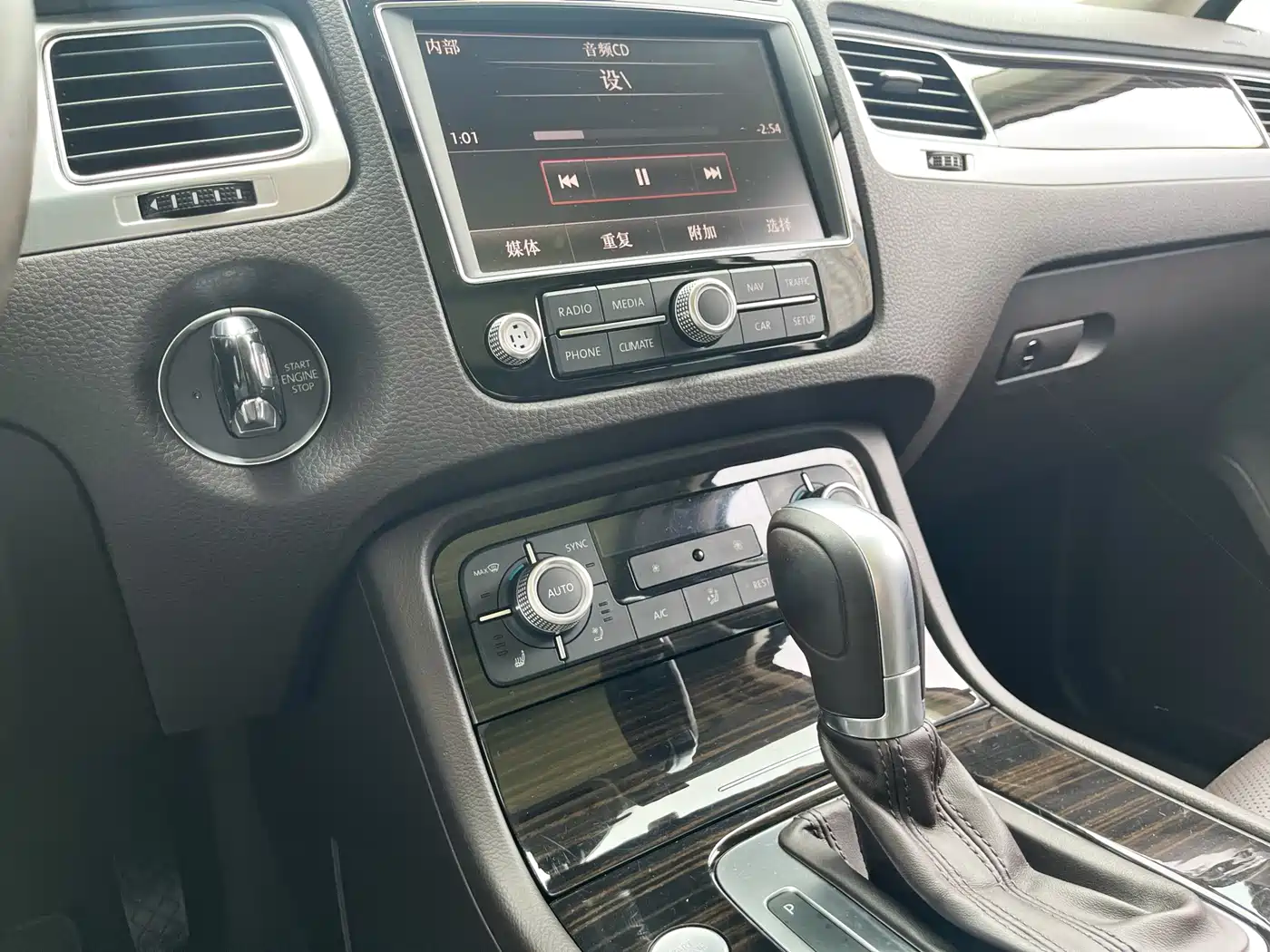 Volkswagen Touareg 2016 3.0TSI High Configuration фото 14