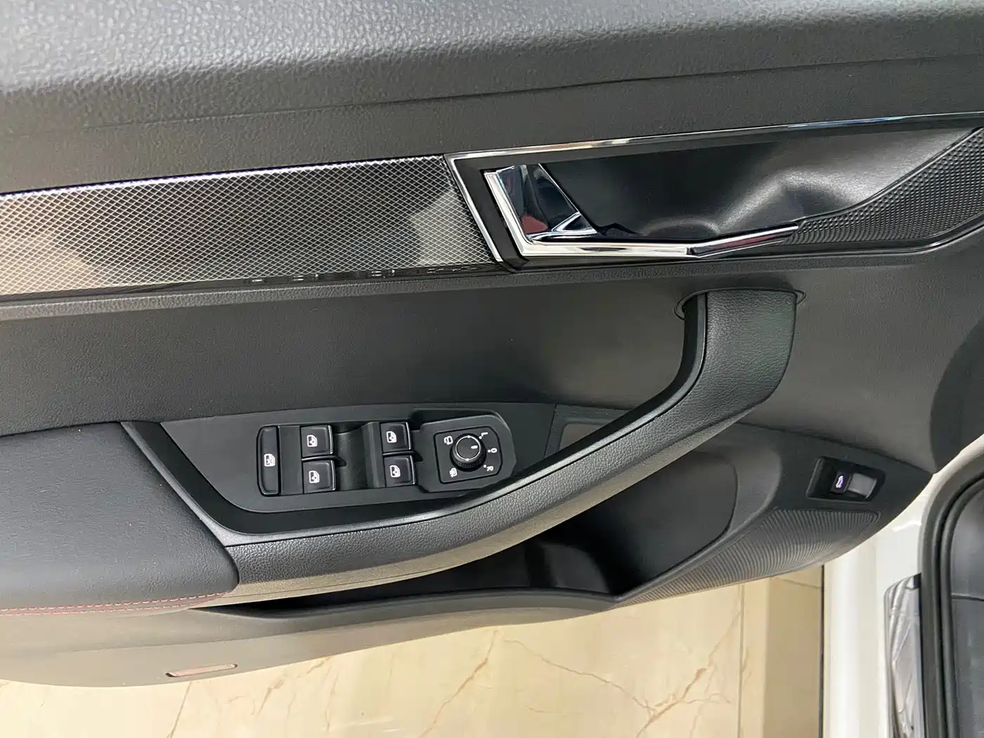 Škoda Karoq 2022 TSI280 Luxury Edition фото 17