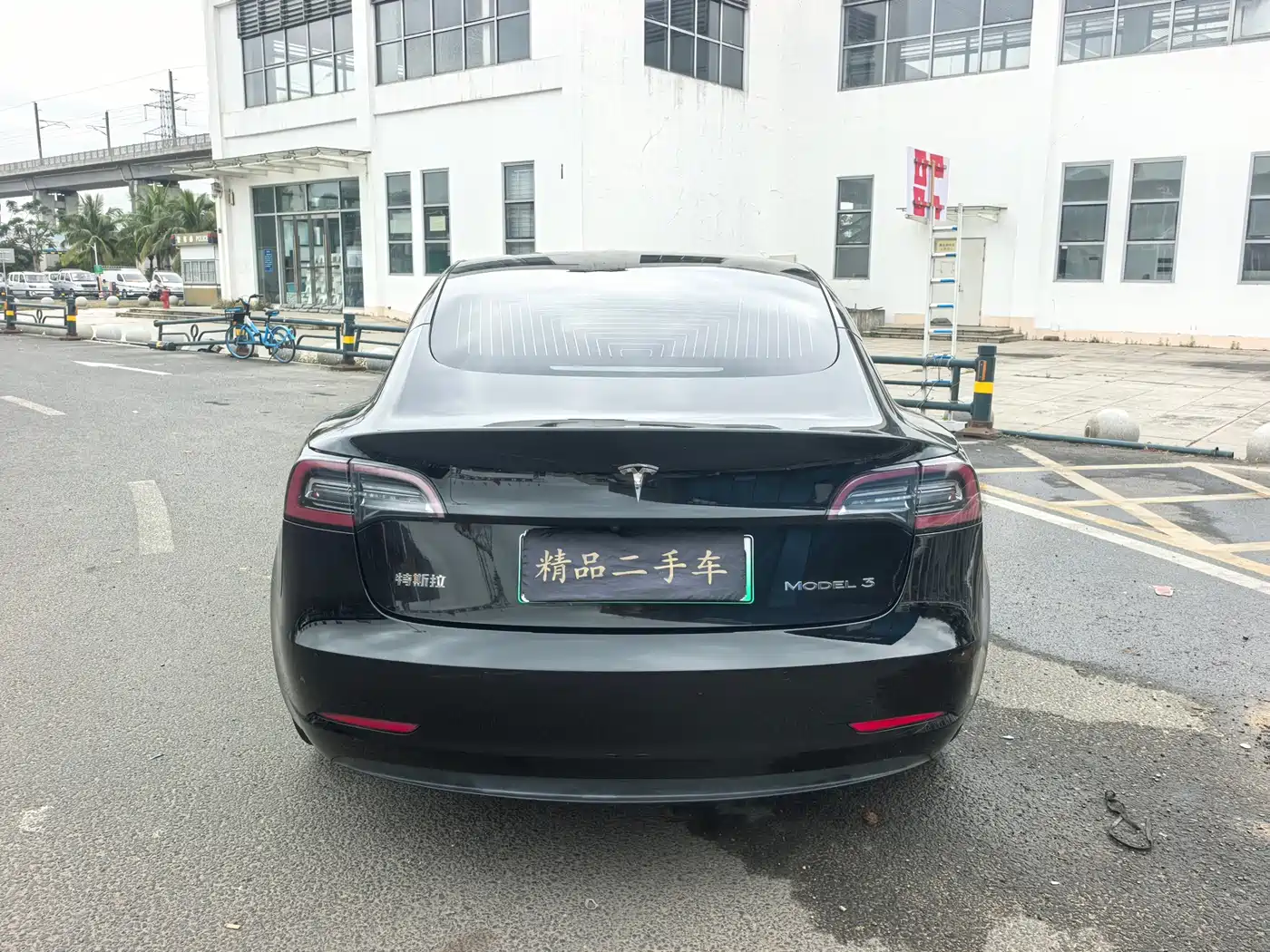 TESLA MODEL 3