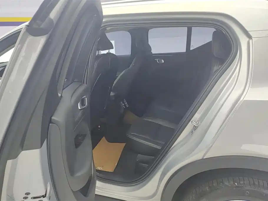 Фото 11 - Volvo XC40