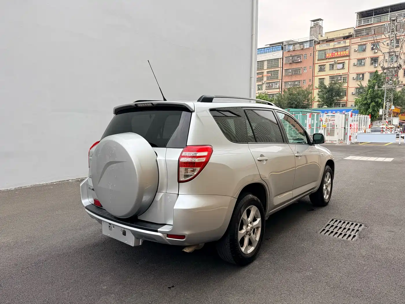 Toyota RAV4 Rongfang 2011 2.0L Automatic Luxury Edition фото 9