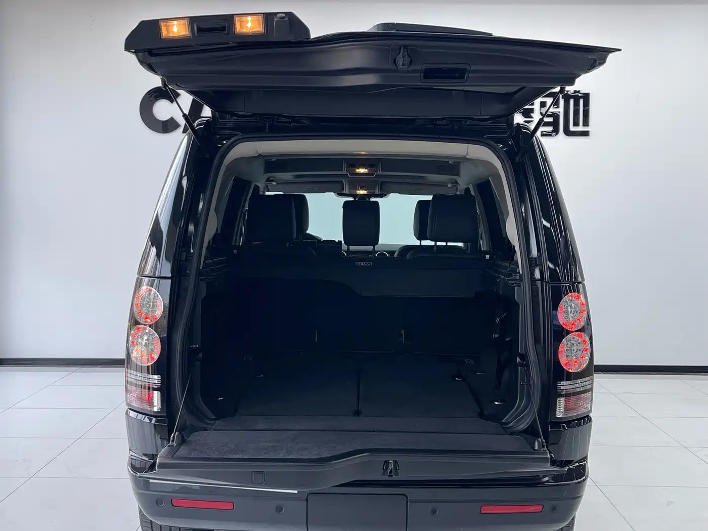 Land Rover Discovery 2016 3.0 SC Gloss Black Collector's Edition HSE фото 22