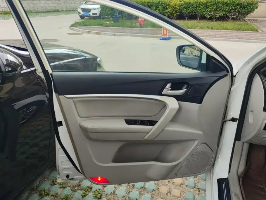 Geely Emgrand 2014 2014 Sedan 1.5L Manual Elite