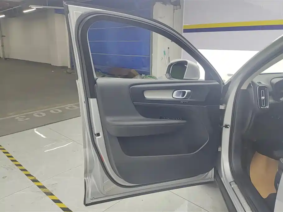 Фото 7 - Volvo XC40