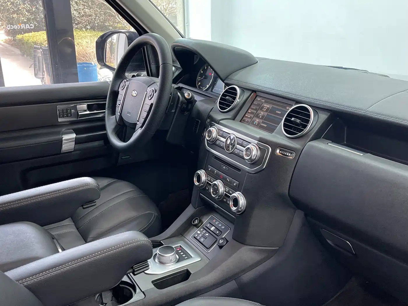 Land Rover Discovery 2016 3.0 SC Gloss Black Collector's Edition HSE фото 10