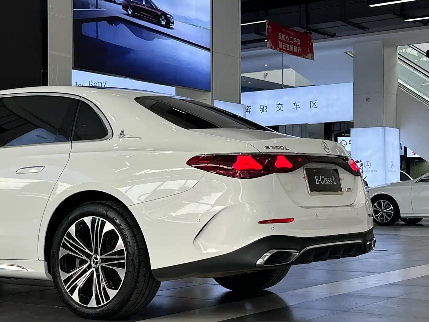 Mercedes-Benz E-Class 2024 E 300 L Fashion Sport фото 12