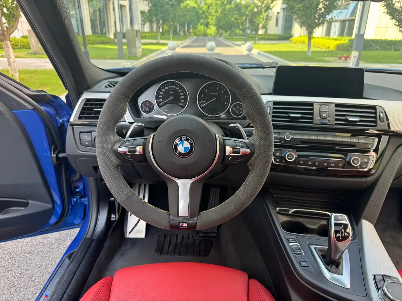 BMW 3 Series 2017 330i M Sport фото 23